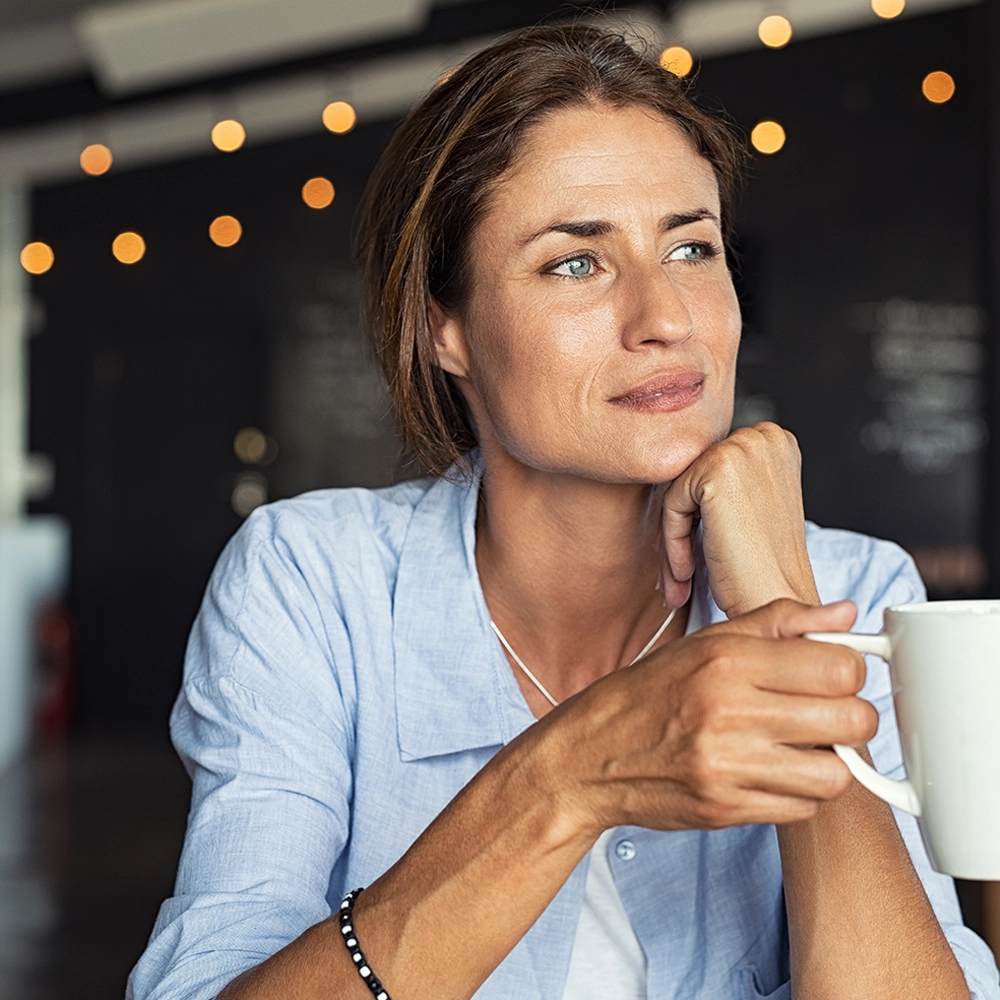 Spot-Image-Woman-Coffee-Shop